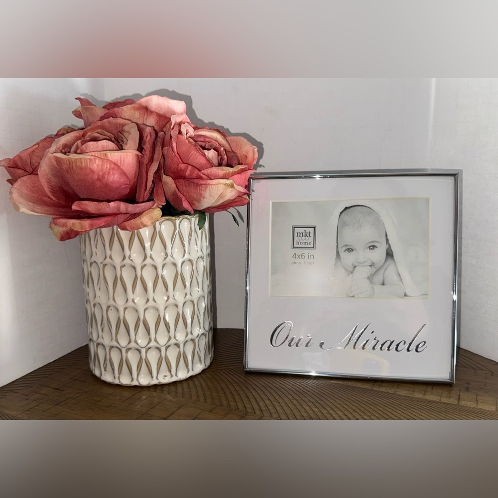 🔲 Silver Photo Frame with 'Our Miracle' Inscription 👶🏻 - Picture 3 of 6